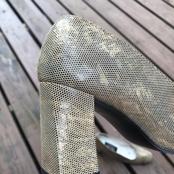 Stuart Weitzman Snake Print Heels Block Heel Gold & Brown Size 7 - Picture 12 of 16